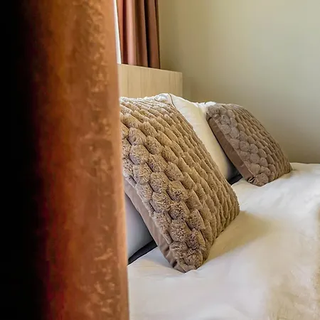 New! Sunny For 2 Balcony & Free Parking Apartamento